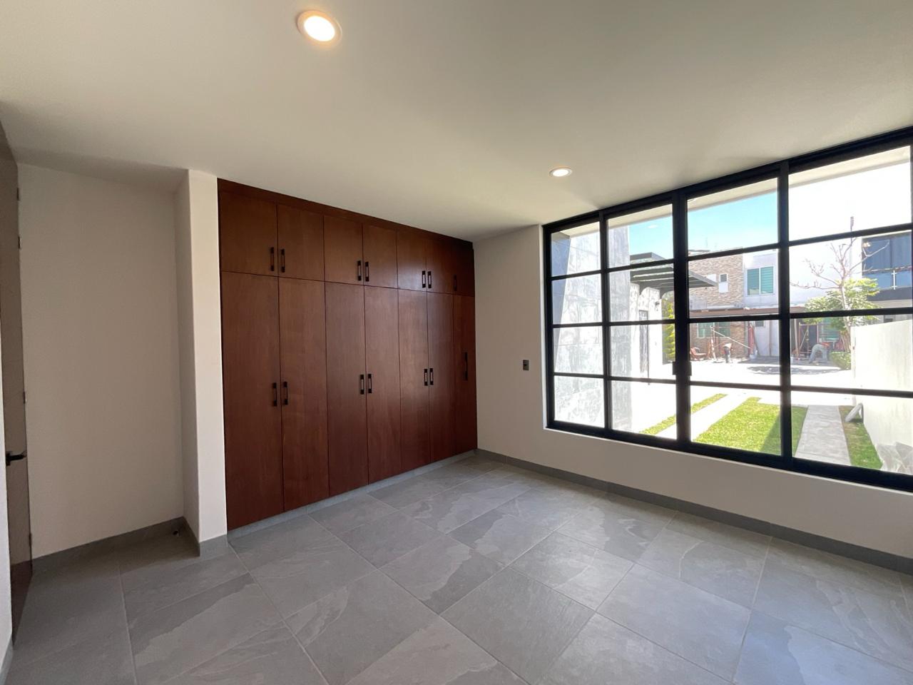 EN VENTA CASA DE 1 PLANTA MODERMA EN MAYORAZGO RESIDENCIAL